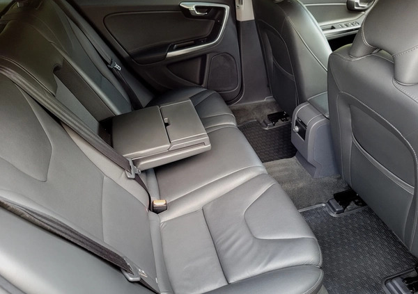 Volvo V60 Cross Country cena 59000 przebieg: 184000, rok produkcji 2016 z Opoczno małe 436